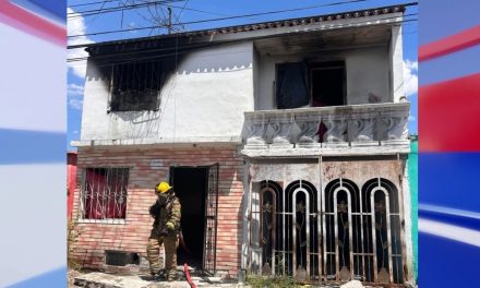 Incendio en vivienda abandonada moviliza a Bomberos en Ramos Arizpe