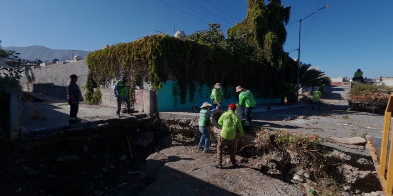 Interviene el gobierno municipal el puente peatonal en Las Teresitas