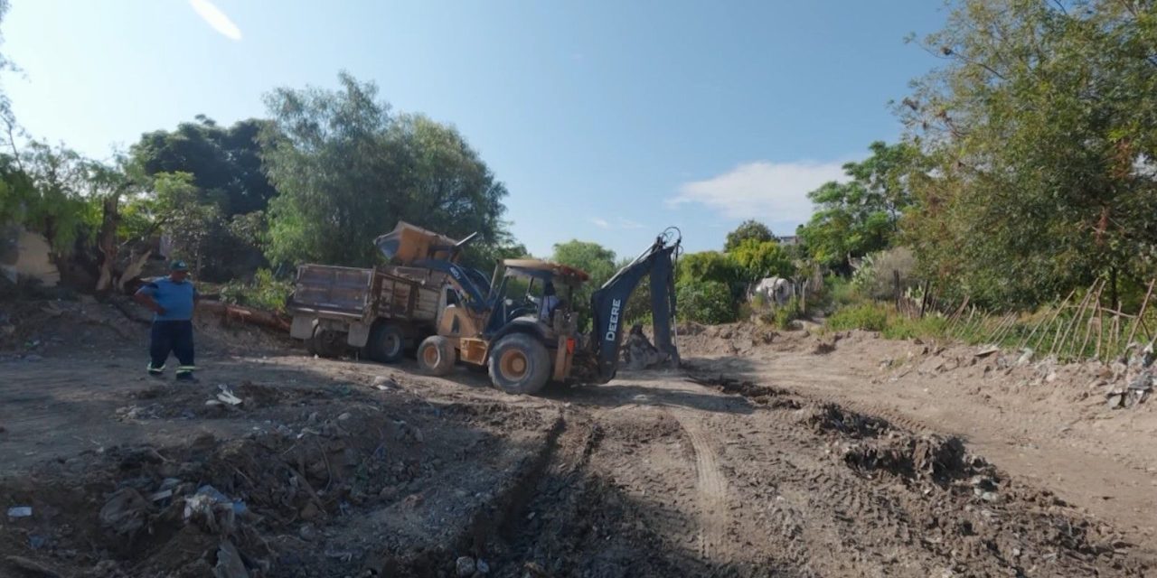 Lleva Javier Díaz limpieza y desazolve de arroyos al sur de Saltillo