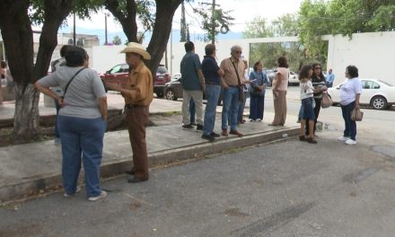 Maestros acuden al Congreso del Estado; quieren recuperar un predio que se remató