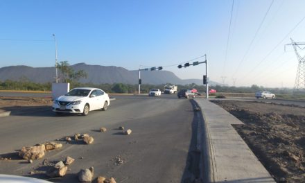 Automovilistas ya utilizan el bulevar Las Torres a pesar de que no está terminado