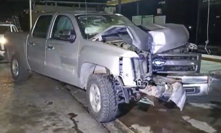 Poste frena a ebrio en seco en el centro de Saltillo