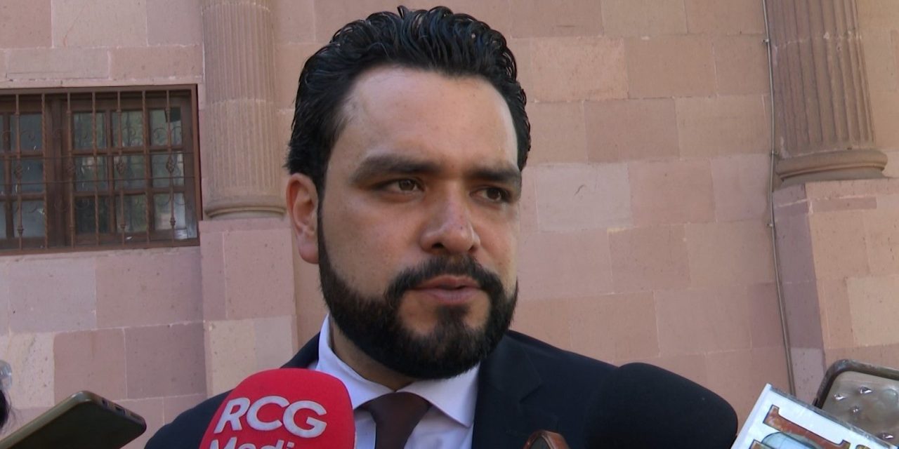 Promueve diputado Alberto Hurtado becas para universitarios
