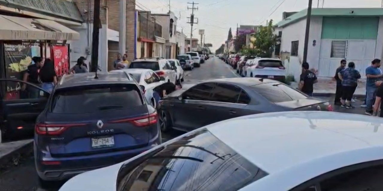 Se pasa el alto y provoca carambola en la Zona Centro