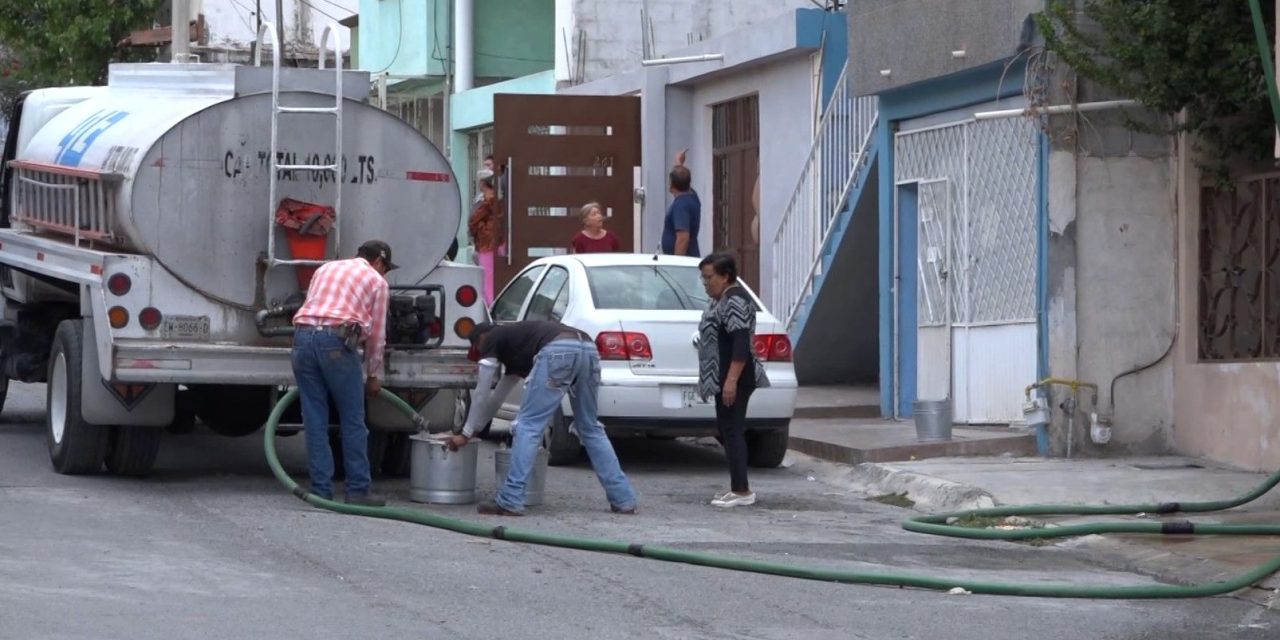 Suman 37 pipas llevando agua a colonias afectadas en Saltillo