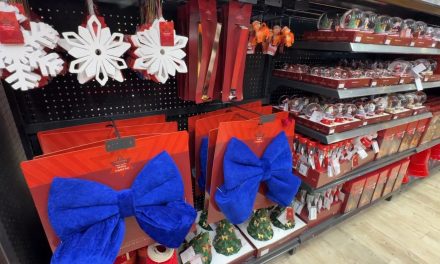 Supermercados son invadidos por artículos navideños en septiembre