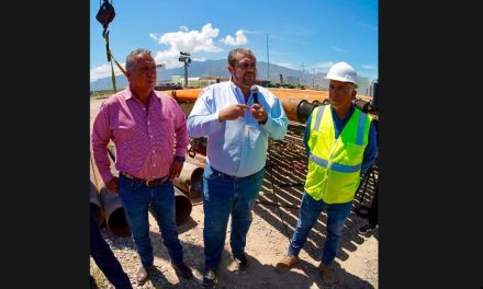Ramos Arizpe fortalece red sanitaria; instala nueva línea de drenaje en Analco