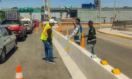 Instalan más barreras para ordenar tránsito de Torreón