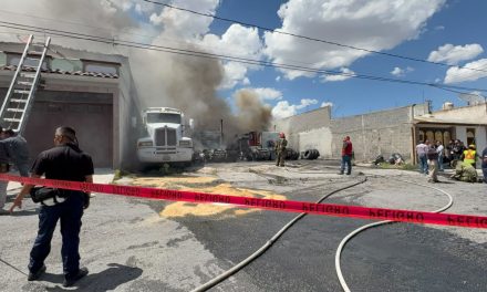Se incendian tractocamiones en la colonia Chapultepec
