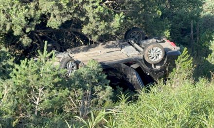 Aveo sale del camino sobre el ejido Cuauhtémoc