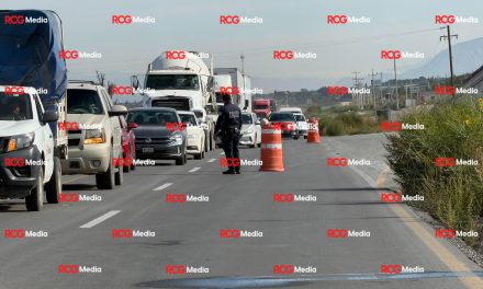 Volcadura complica circulación en carretera a Zacatecas