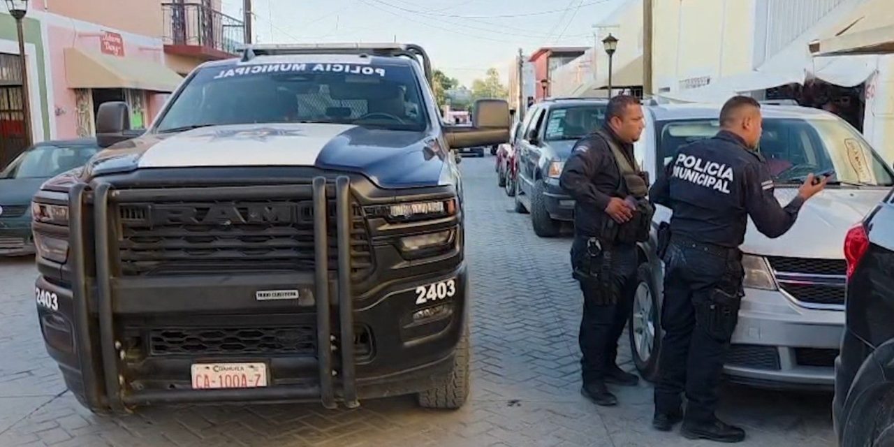 Roban exhibidor en pleno centro de Parras