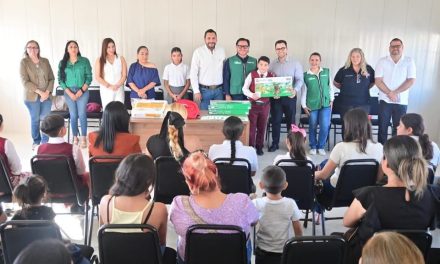 Carlos Villarreal y distribuidores Nissan impulsan el aprendizaje infantil