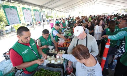 Mejora Coahuila mantiene apoyos y mercaditos en la región Centro