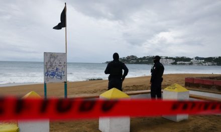 Suspenden actividades en 4 estados por impacto del huracán Simón