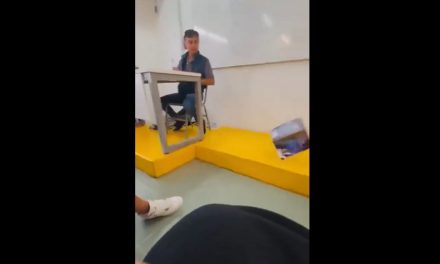 Destituyen a profesor del CECyT 4 del IPN tras indignación viral por tirar las tareas de sus alumnos al piso