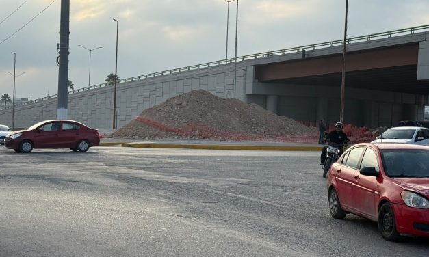 Cierran retorno en Fundadores y bulevar Centenario de Torreón
