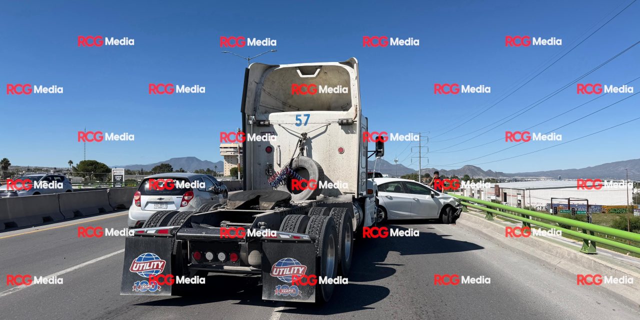 Choque múltiple provoca fuerte carga vehicular en bulevar Fundadores