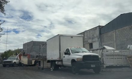 Denuncian desmantelamiento de vehículos en Saltillo