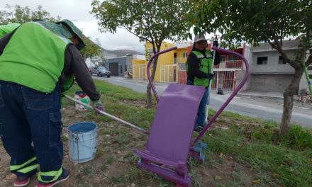 Embellece Gobierno de Saltillo juegos infantiles en la colonia San Vicente