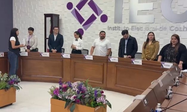 Entregan estímulos a personal del IEC por su destacada labor el año pasado