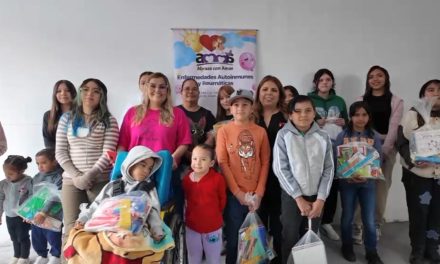 Fundación RCG entrega útiles escolares y despensas a familias de AMMA