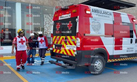Trabajador sufre accidente en su trabajo; se le caen vidros encima