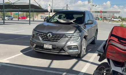 Camioneta golpea a motociclista al norte de Saltillo
