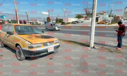 Saltillo: Auto se incendia por sobrecalentamiento de pila sobre LEA