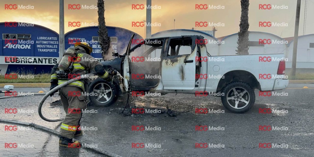 Se incendia camioneta en Saltillo