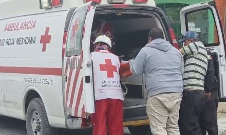 Joven se desmaya tras caer en un baño y termina lesionado en Parras
