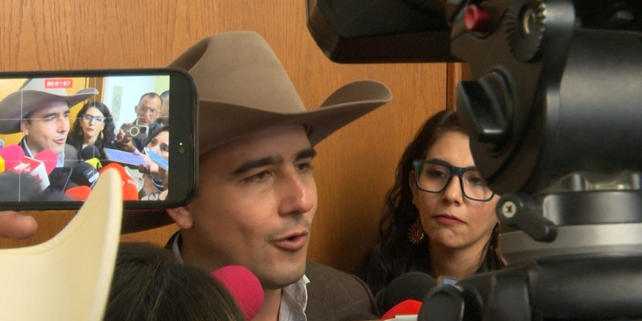 Lamenta el gobernador que se haya jugado con el tema de AHMSA