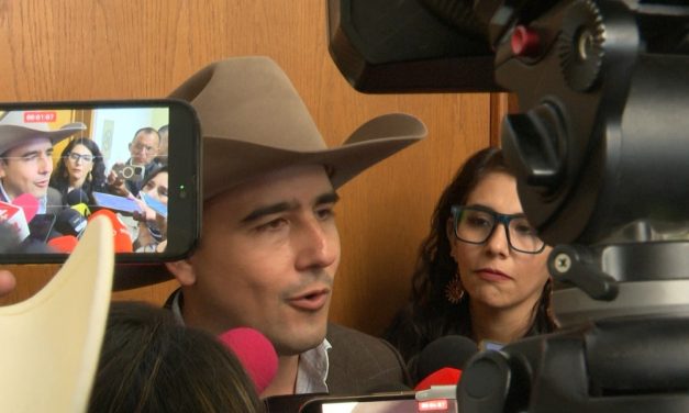 Lamenta el gobernador que se haya jugado con el tema de AHMSA