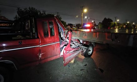 Mujer y su bebé quedan prensados tras choque contra la plataforma de un tráiler en Saltillo