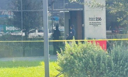Hombres armados asaltan Notaría Pública 160 en Monterrey