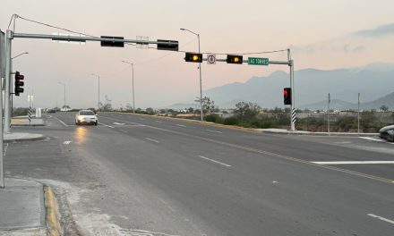 Semáforo en ampliación Nazario Ortiz y Las Torres causan confusión entre los automovilistas